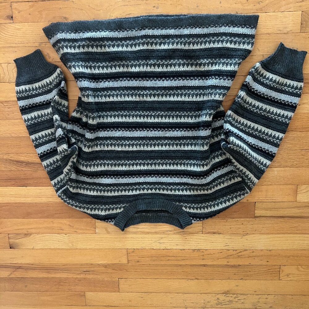 Cute retro knit sweater